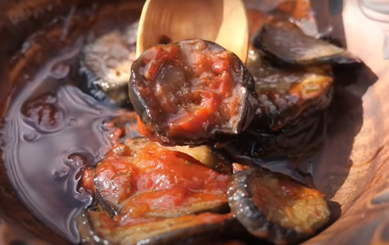 Консервовані баклажани в гострому соусі: 2 способи приготувати смачну закуску на зиму